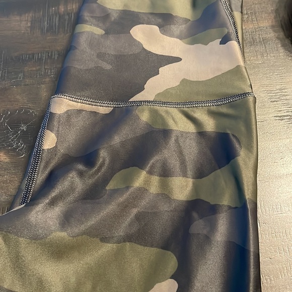 Aerie Offline camo leggings size small. Like new! - Picture 2 of 3